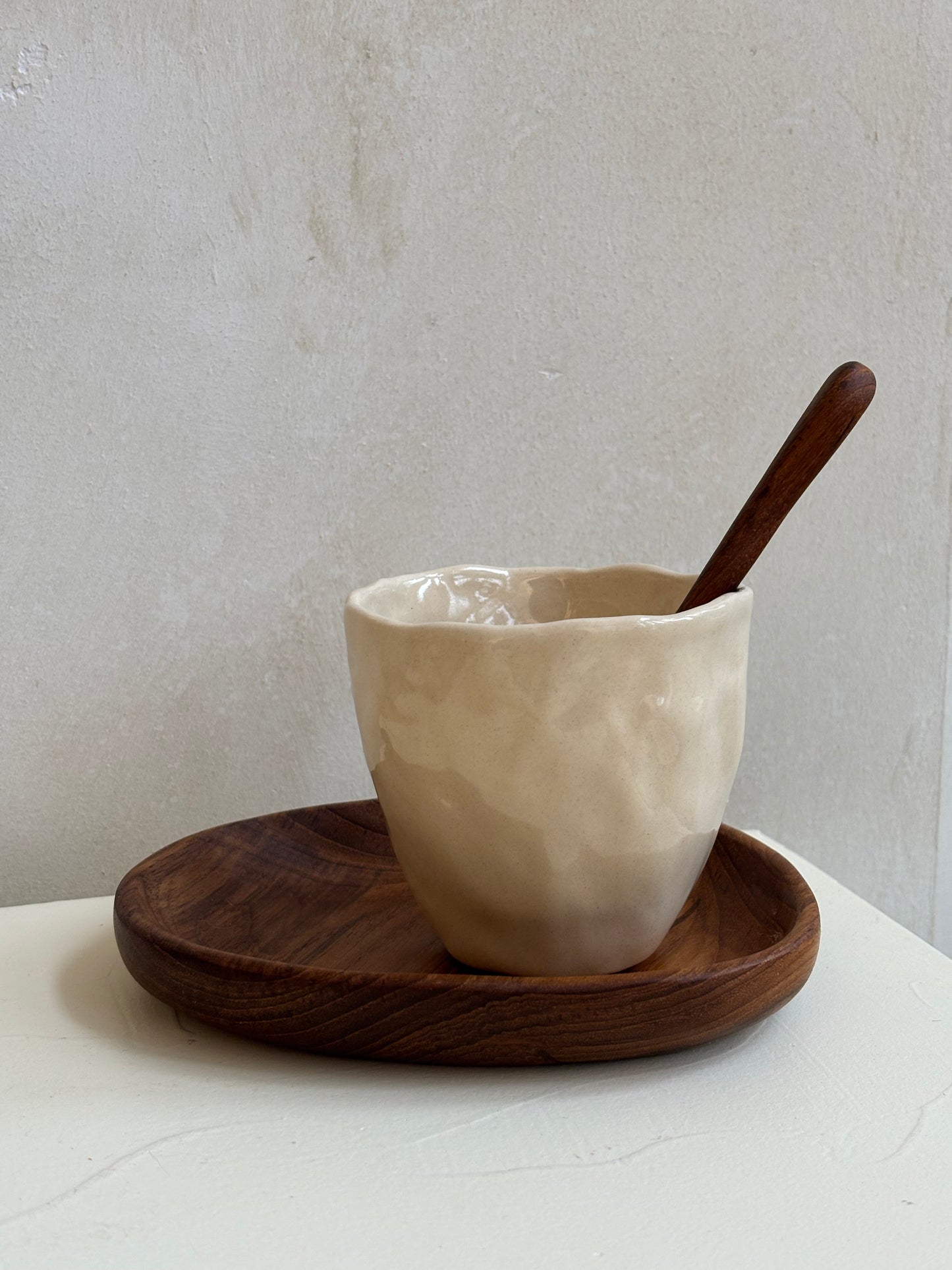 Aesthetic mok beige