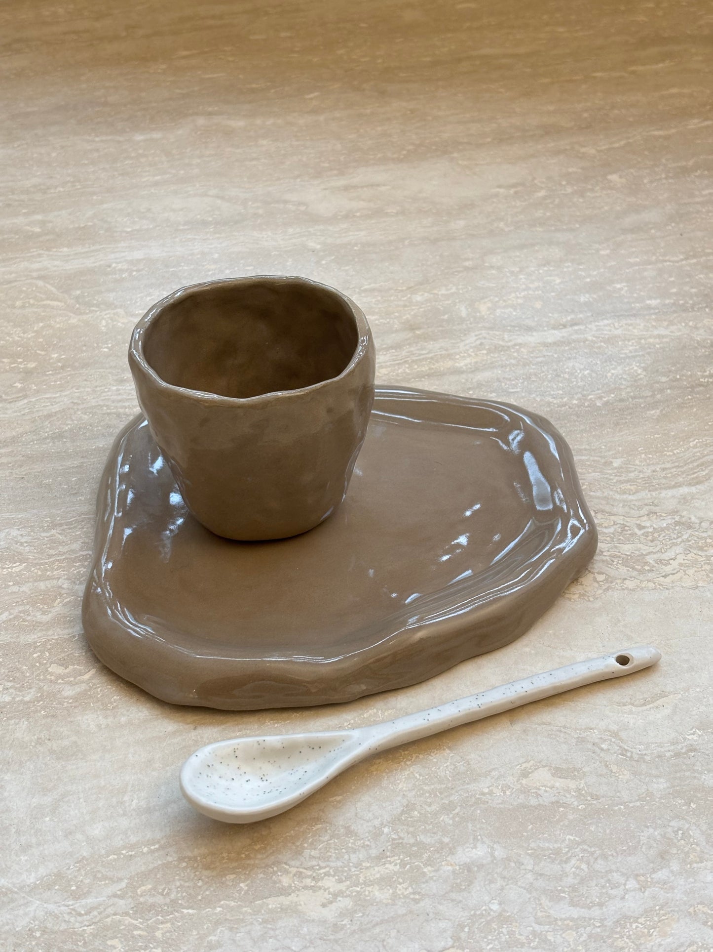 Taupé platter