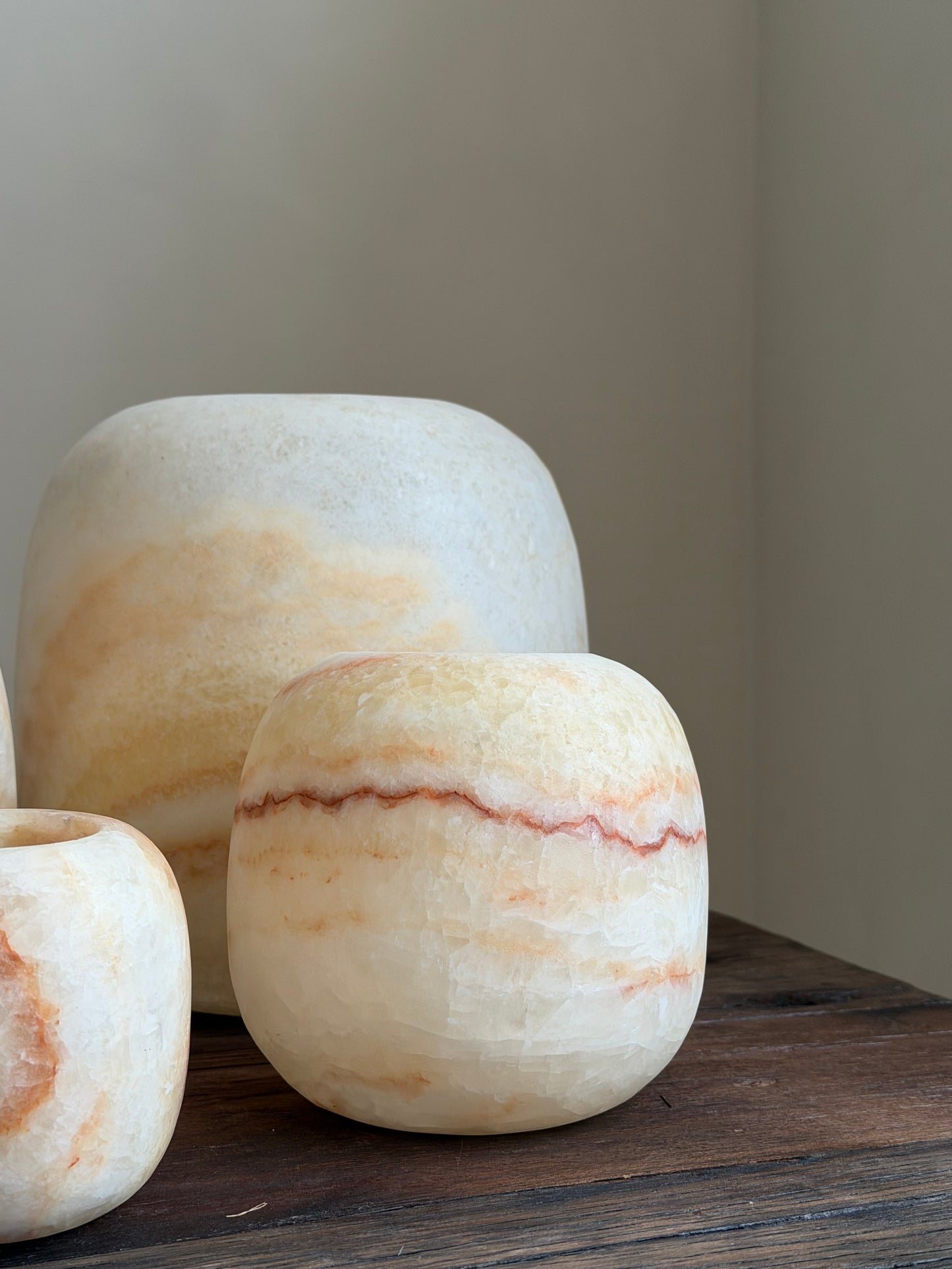 Albasten waxinelichthouder rond bruin