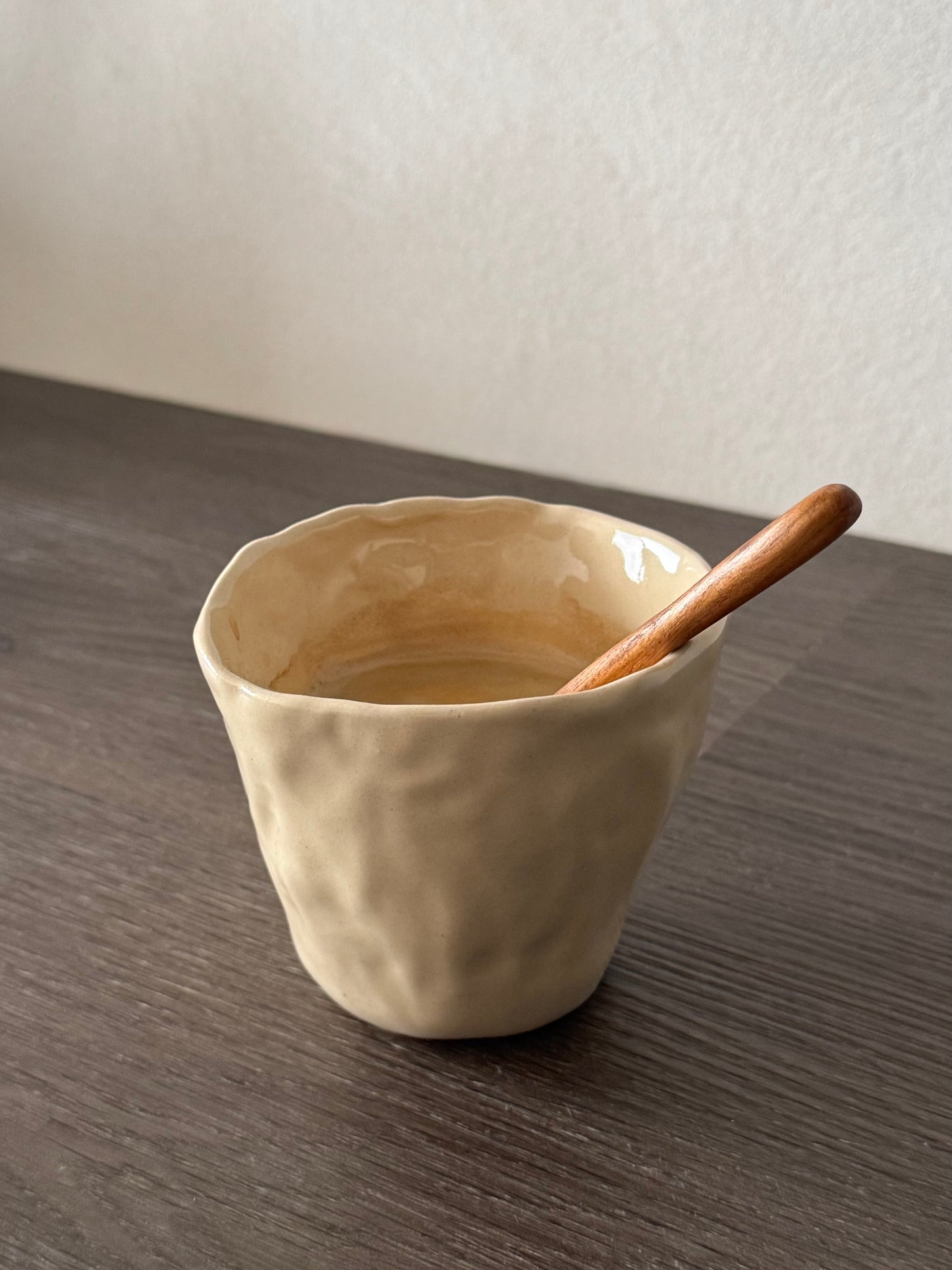 Asymmetrische keramieken mok