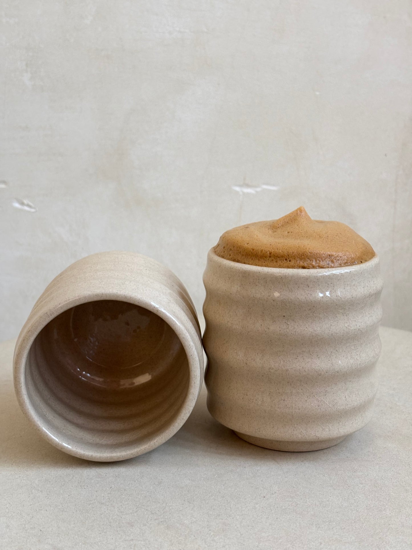 Bubble keramieken mok beige