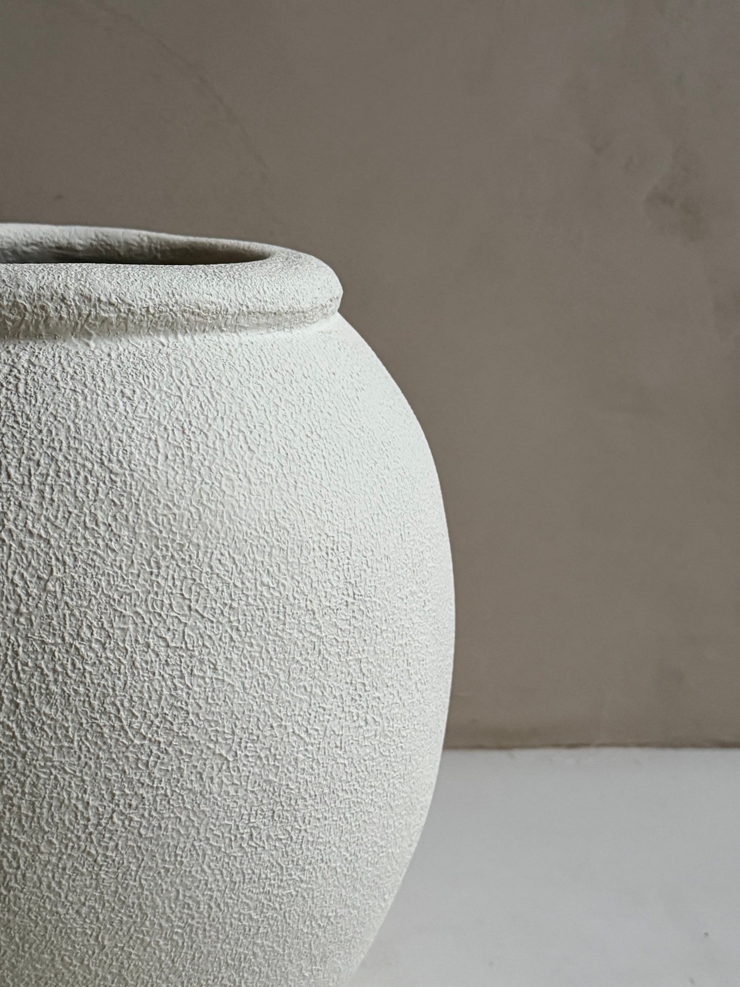 IVORY — beige vaas met structuur