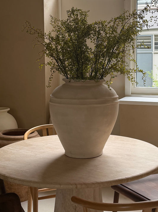 SERA — grote beige vaas met structuur