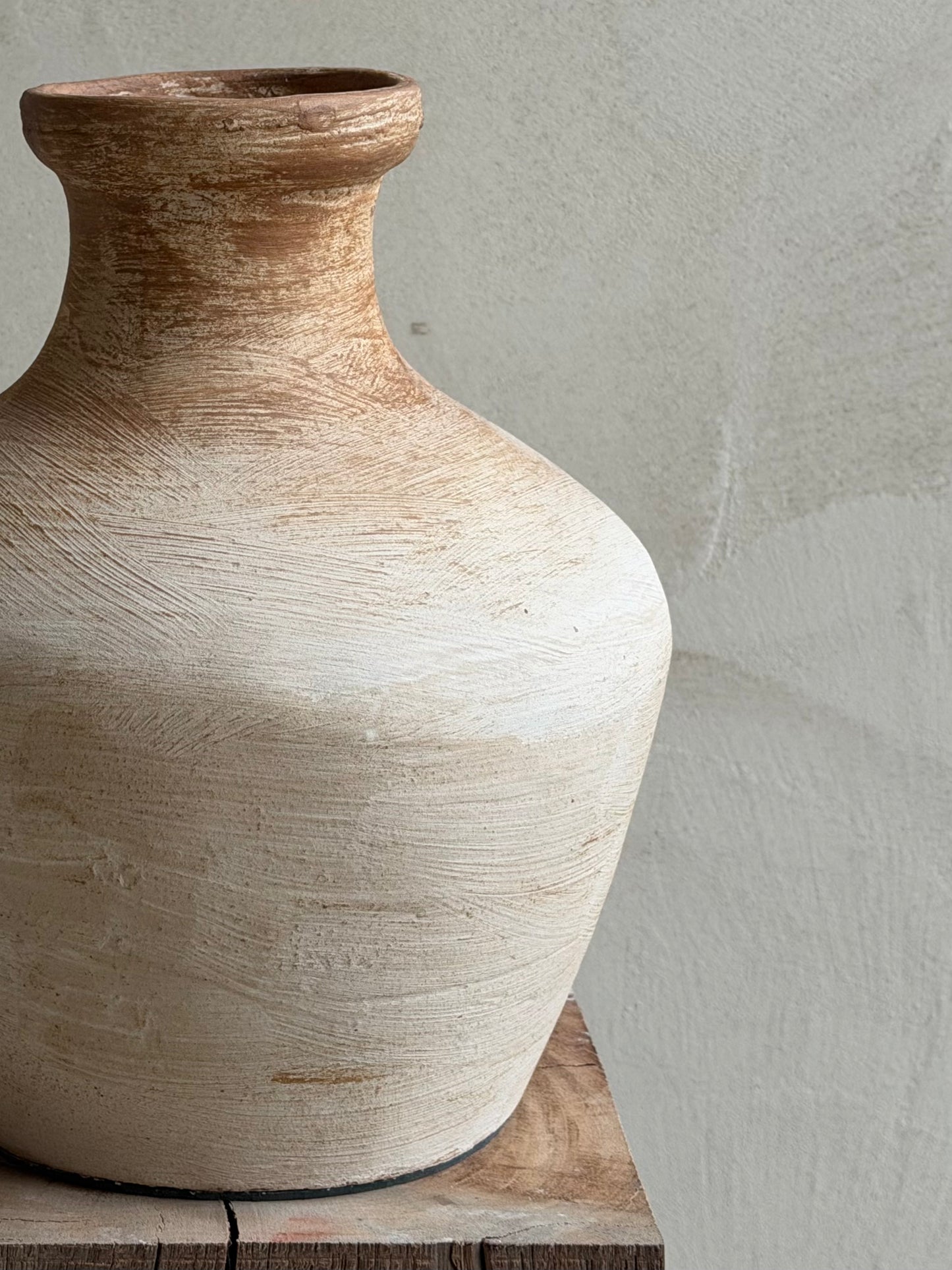 SOLA — lichtbruine vaas aardewerk