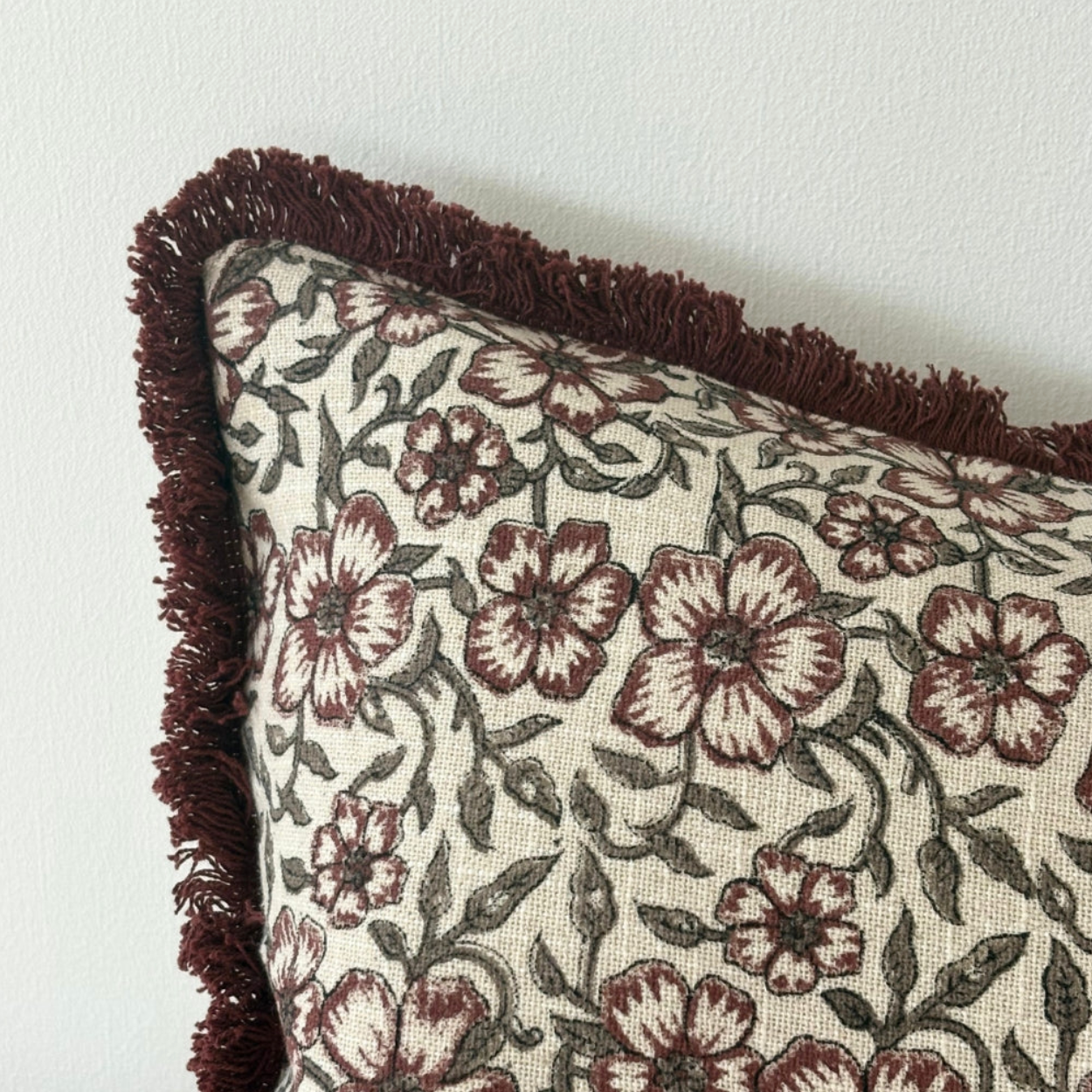 Sadie - bordeaux bloemig kussenhoes