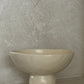 Beige asymmetrische schaal op poot