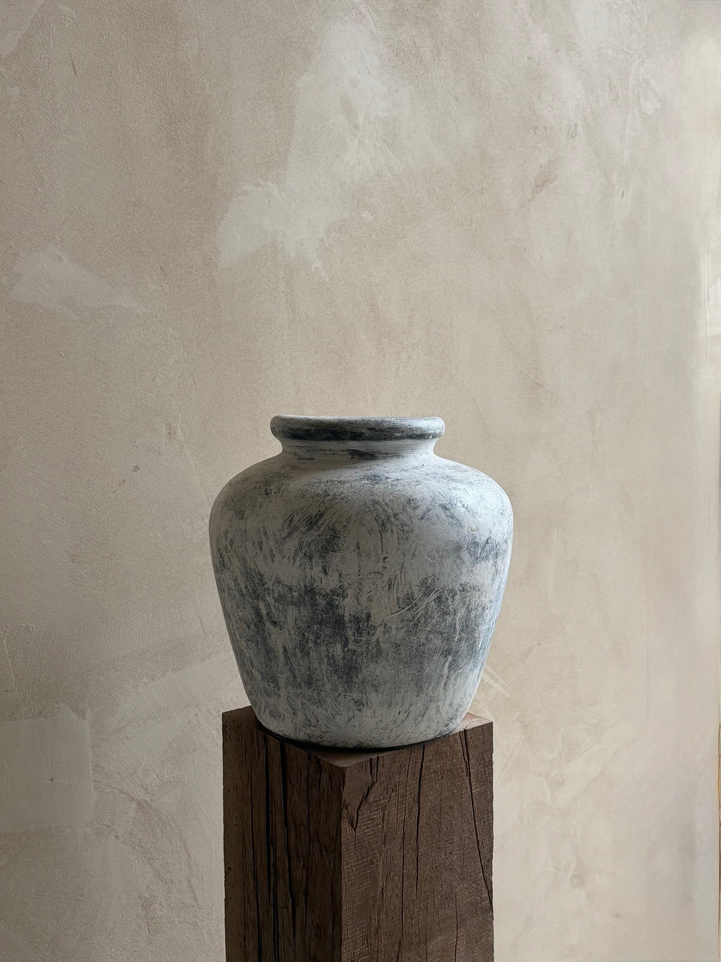SORA — grijze vaas aardewerk
