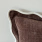 Chloe - donkerbruin kussenhoes met golvende Rand