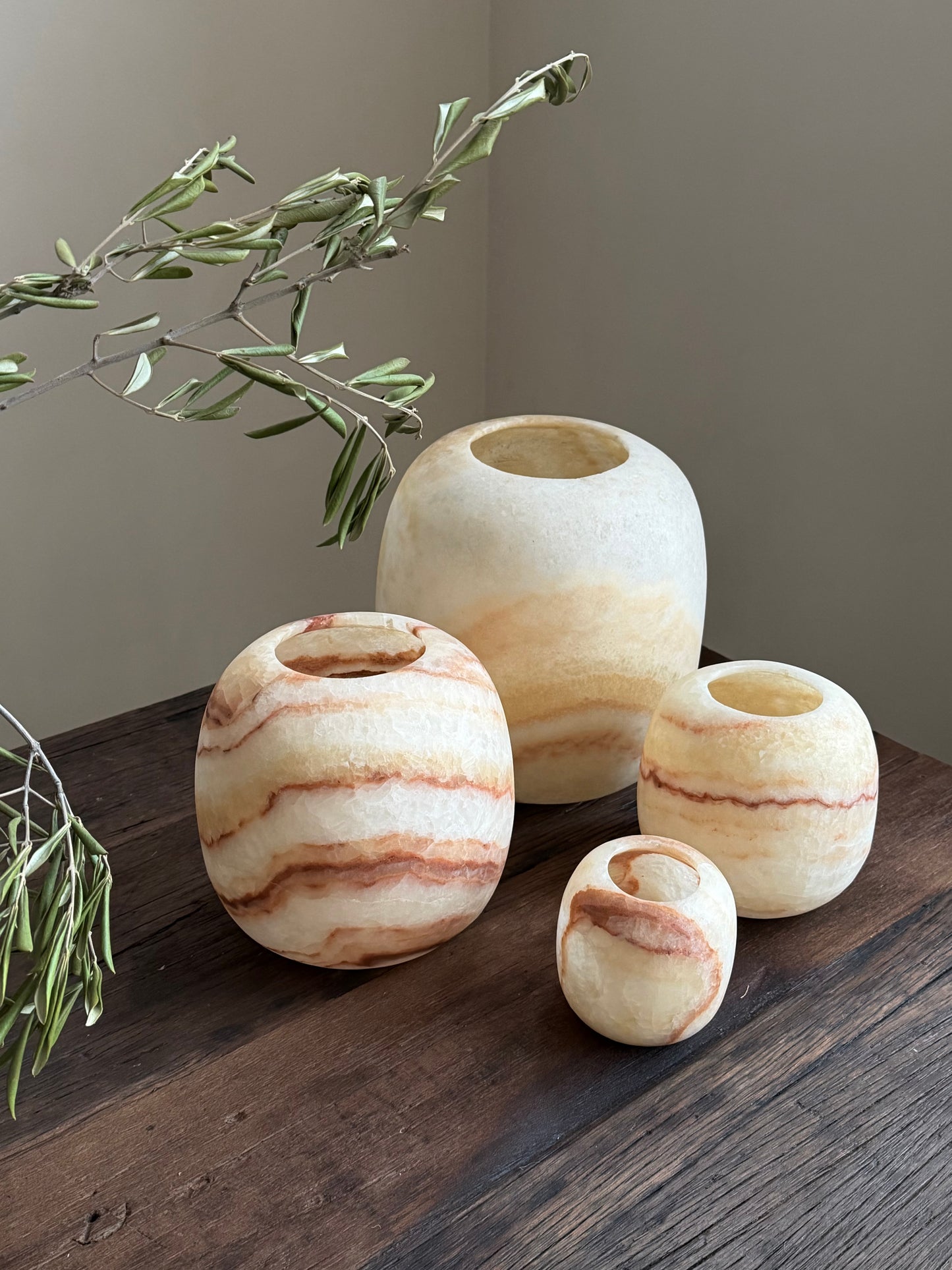 Albasten waxinelichthouder rond bruin