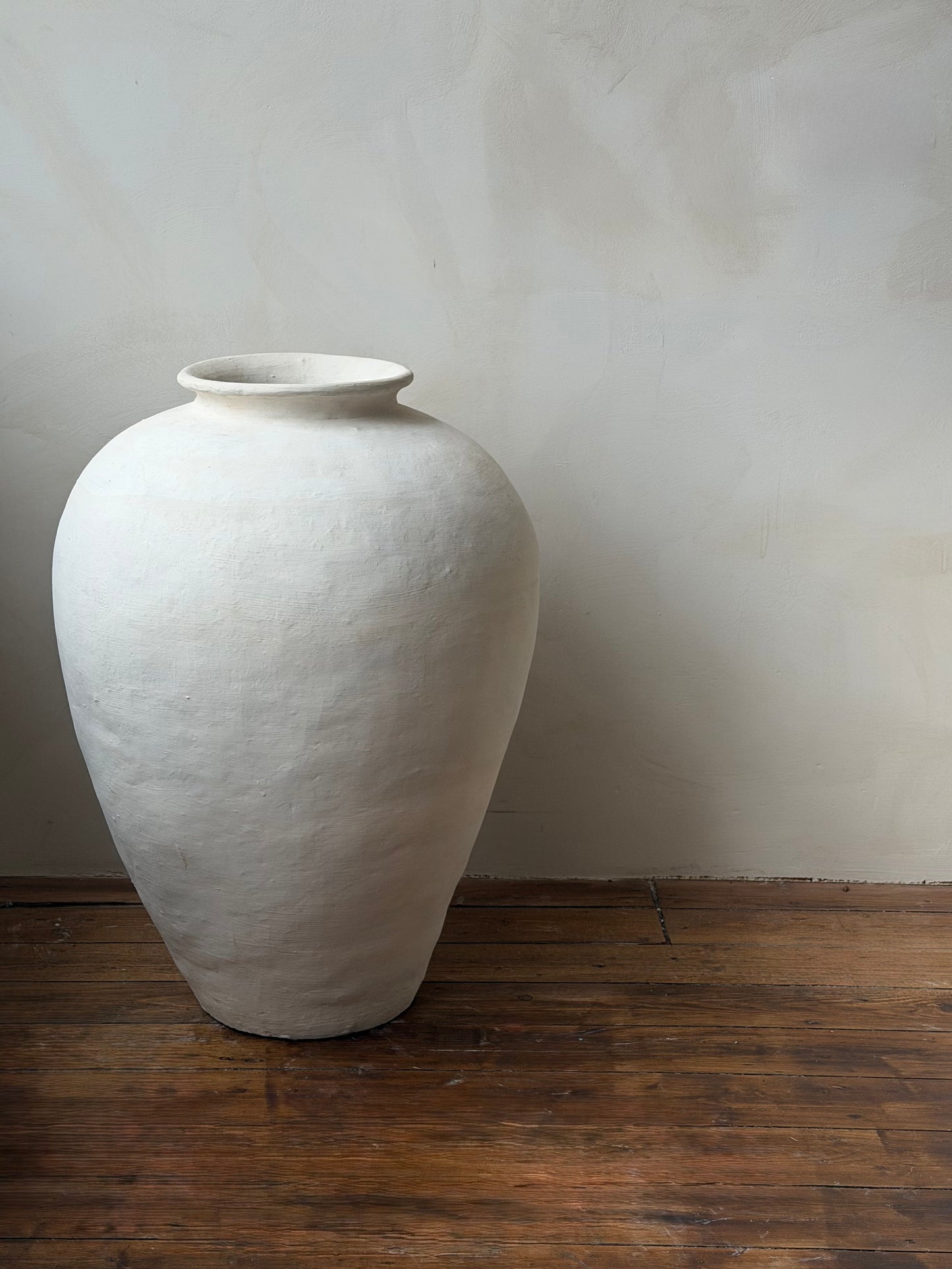 KYOMI — grote beige vloervaas