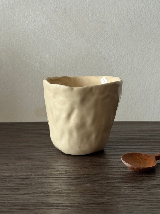 Asymmetrische keramieken mok