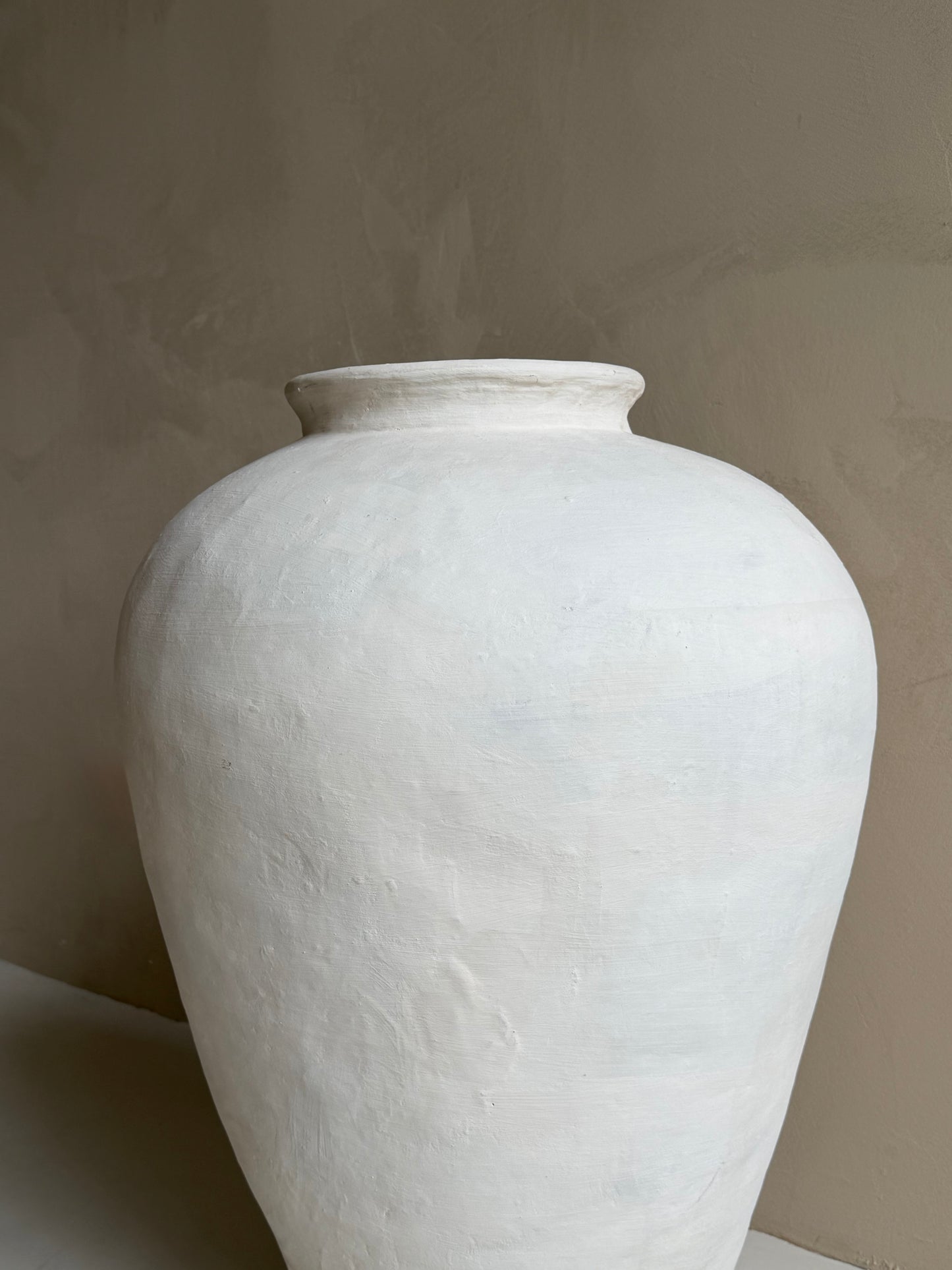KYOMI — grote beige vloervaas