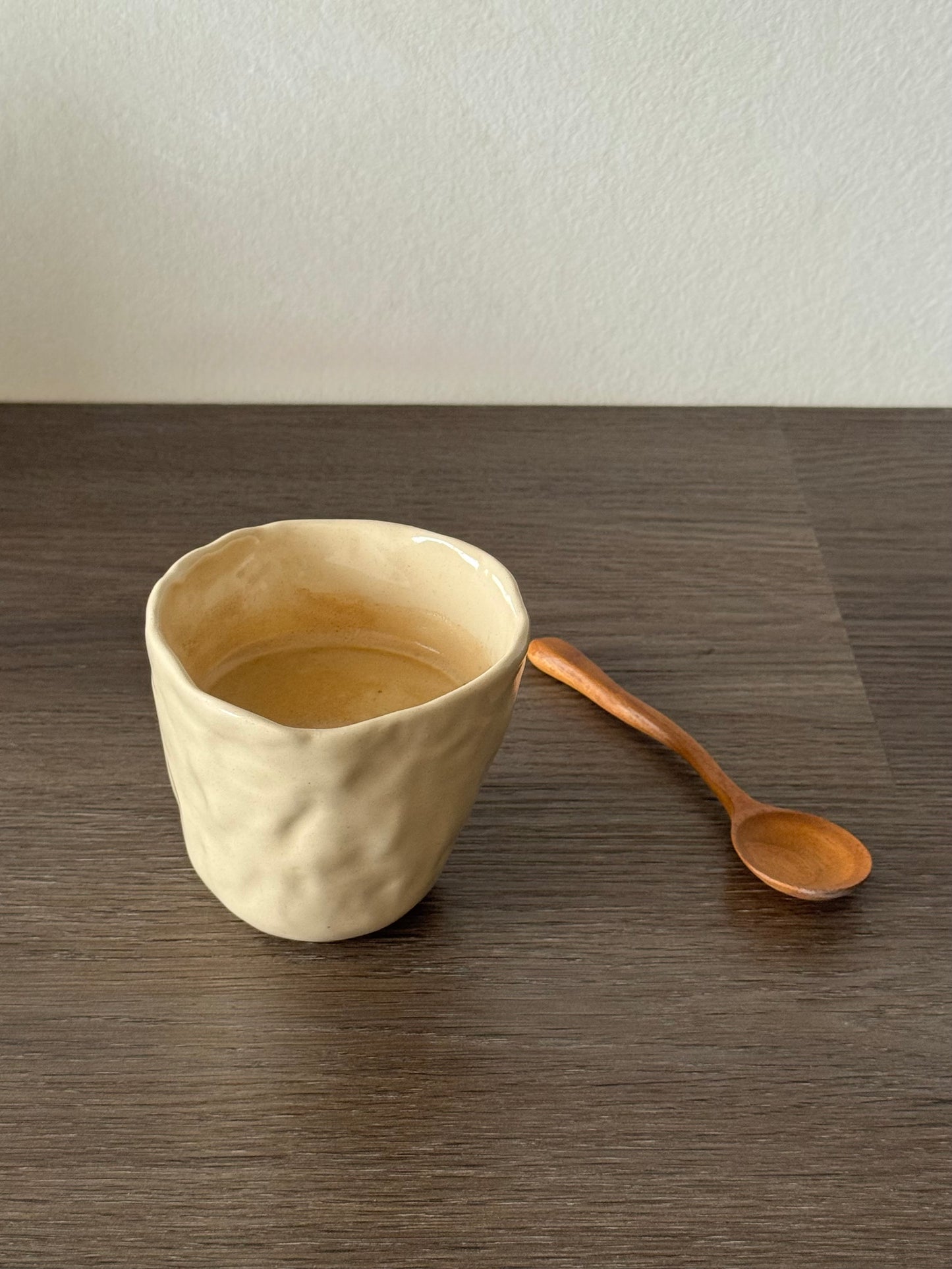 Asymmetrische keramieken mok