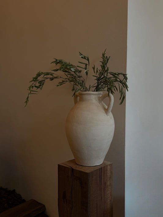 SAFA — witte vaas met oortjes aardewerk