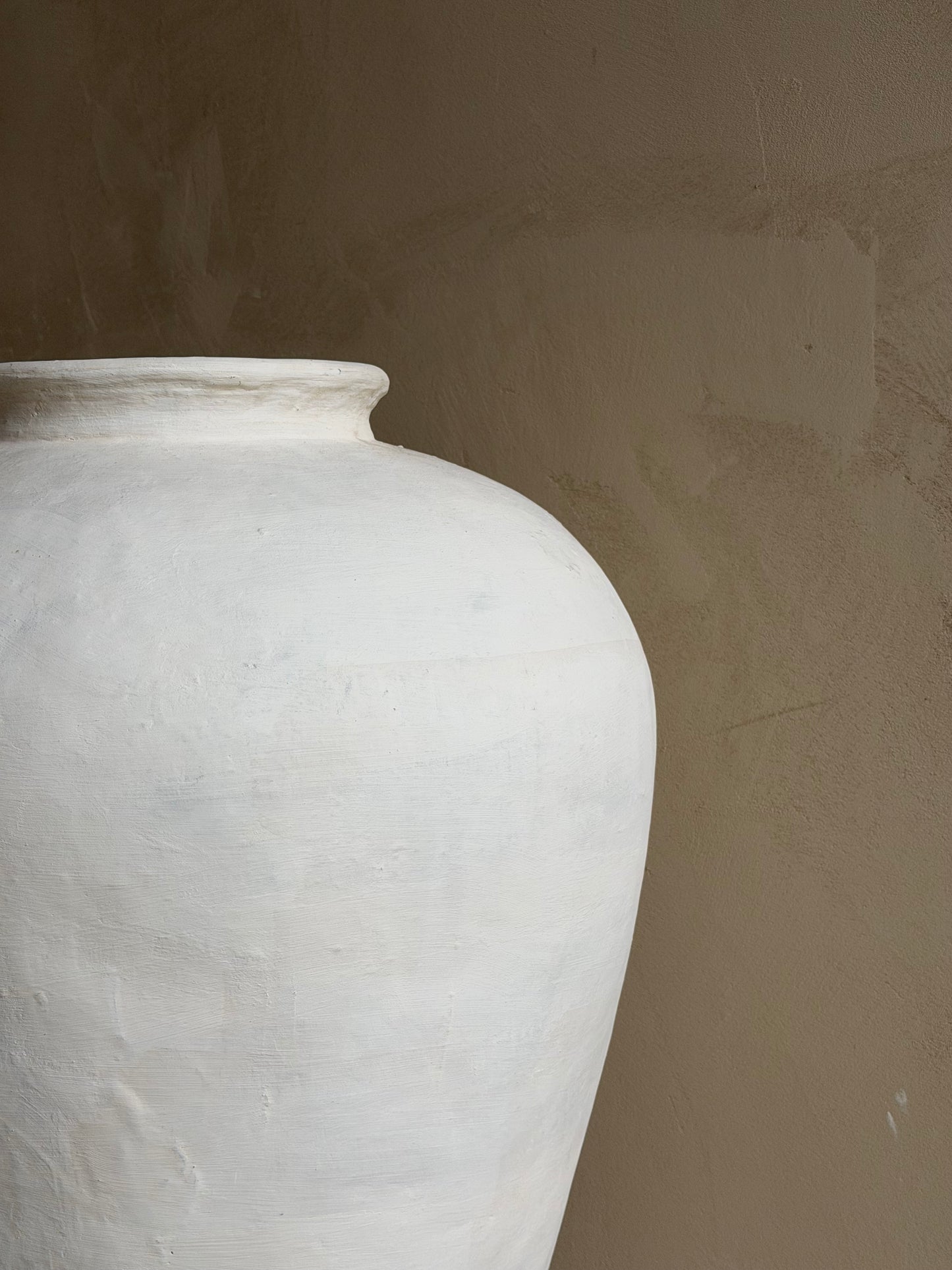 KYOMI — grote beige vloervaas