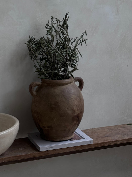 KHYRA — bruine vaas met structuur en oortjes