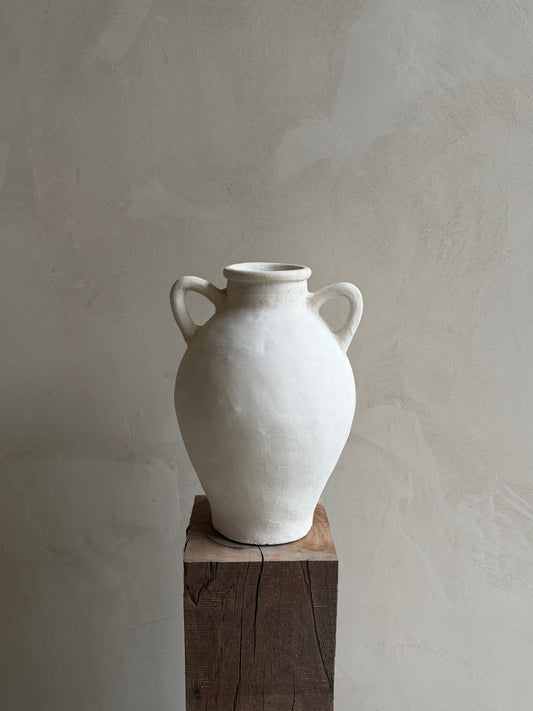 SAFA — witte vaas met oortjes aardewerk