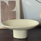 Beige ovale schaal op poot