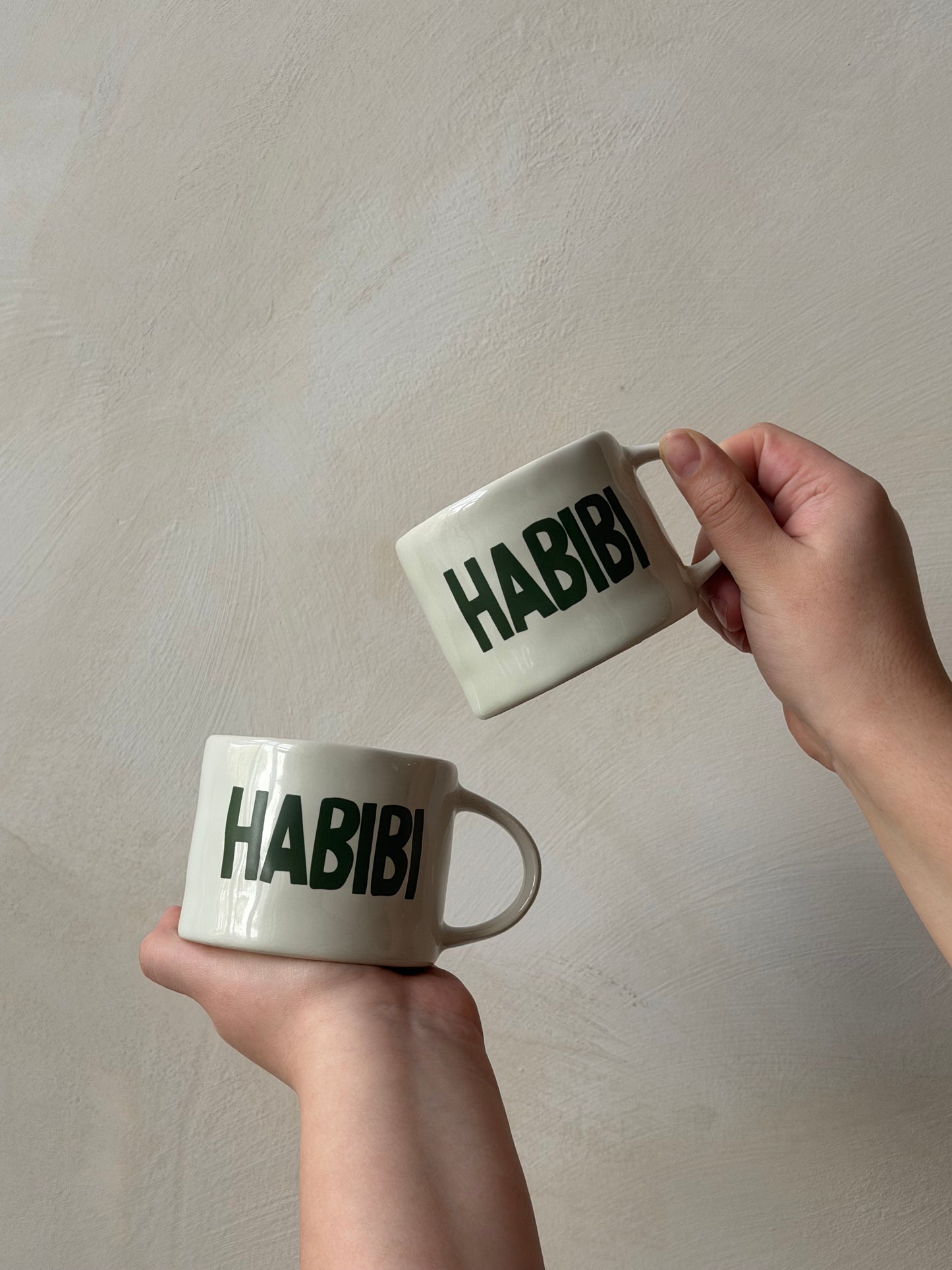 Habibi mok met oor
