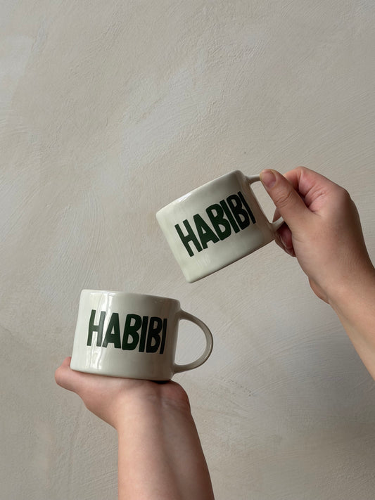 Habibi mok met oor