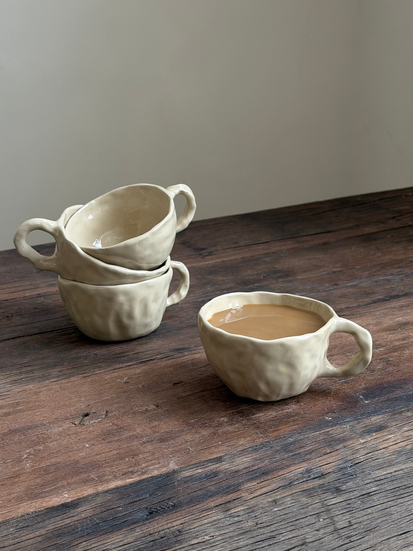 Aesthetic mok met oor beige