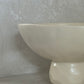 Beige asymmetrische schaal op poot