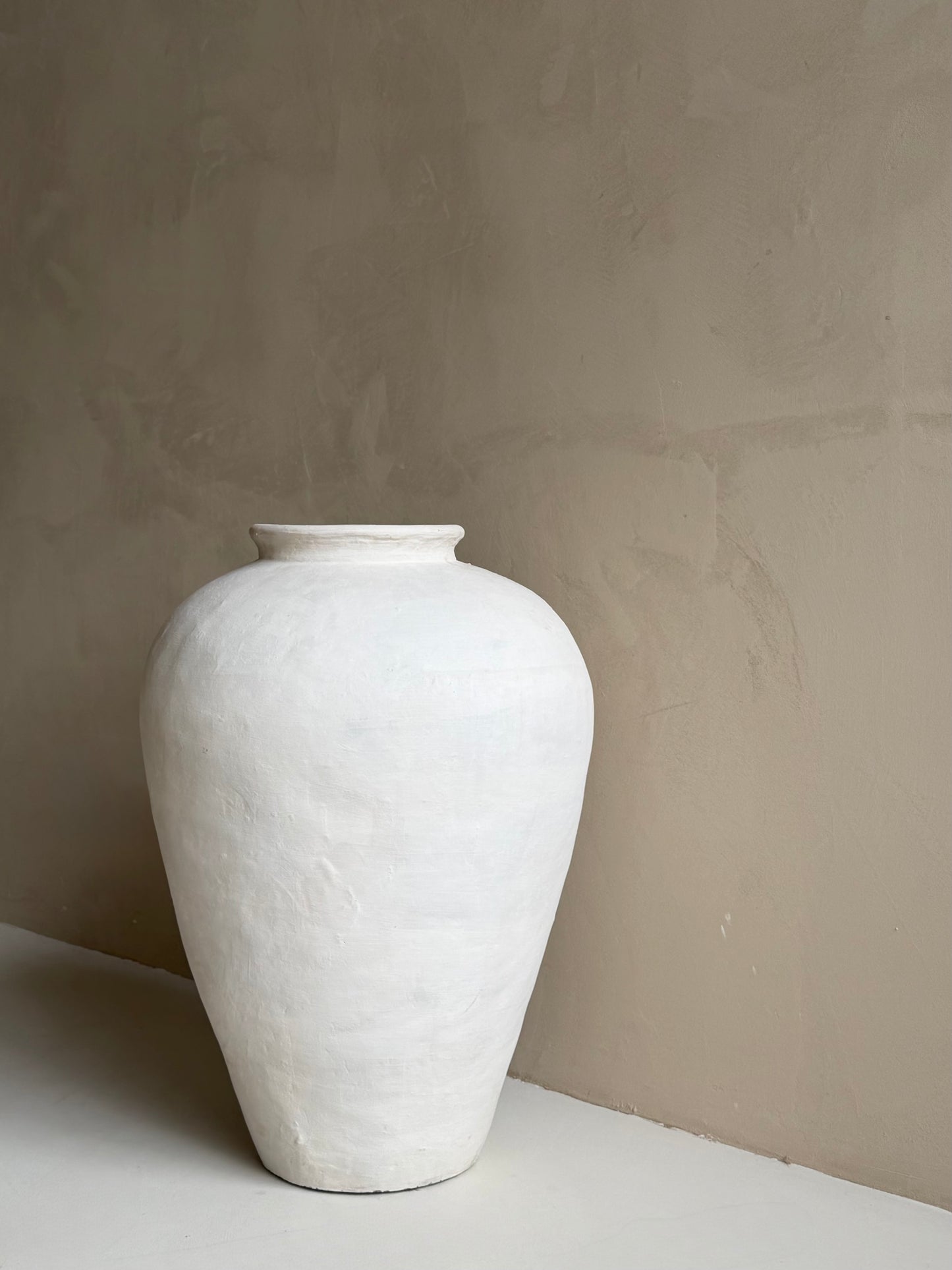 KYOMI — grote beige vloervaas