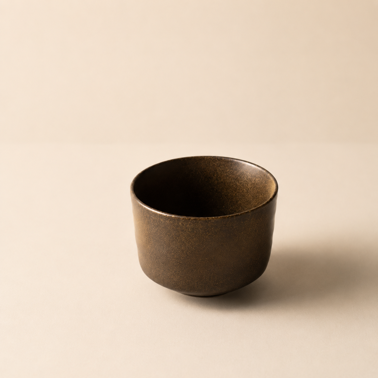 Matcha-theekom donkerbruin