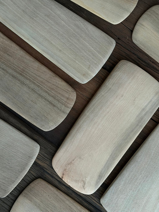 Walnoothouten platter