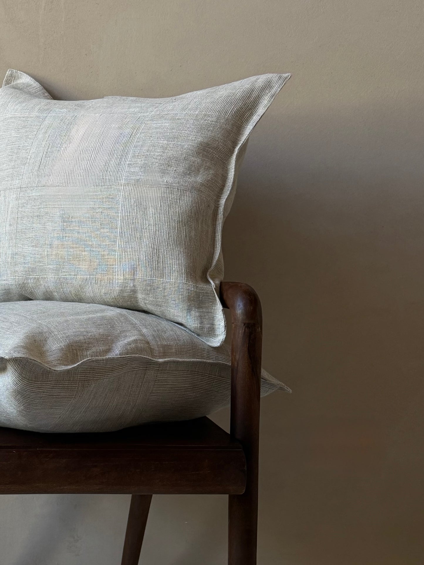 Lichtbeige kussenhoes met structuur