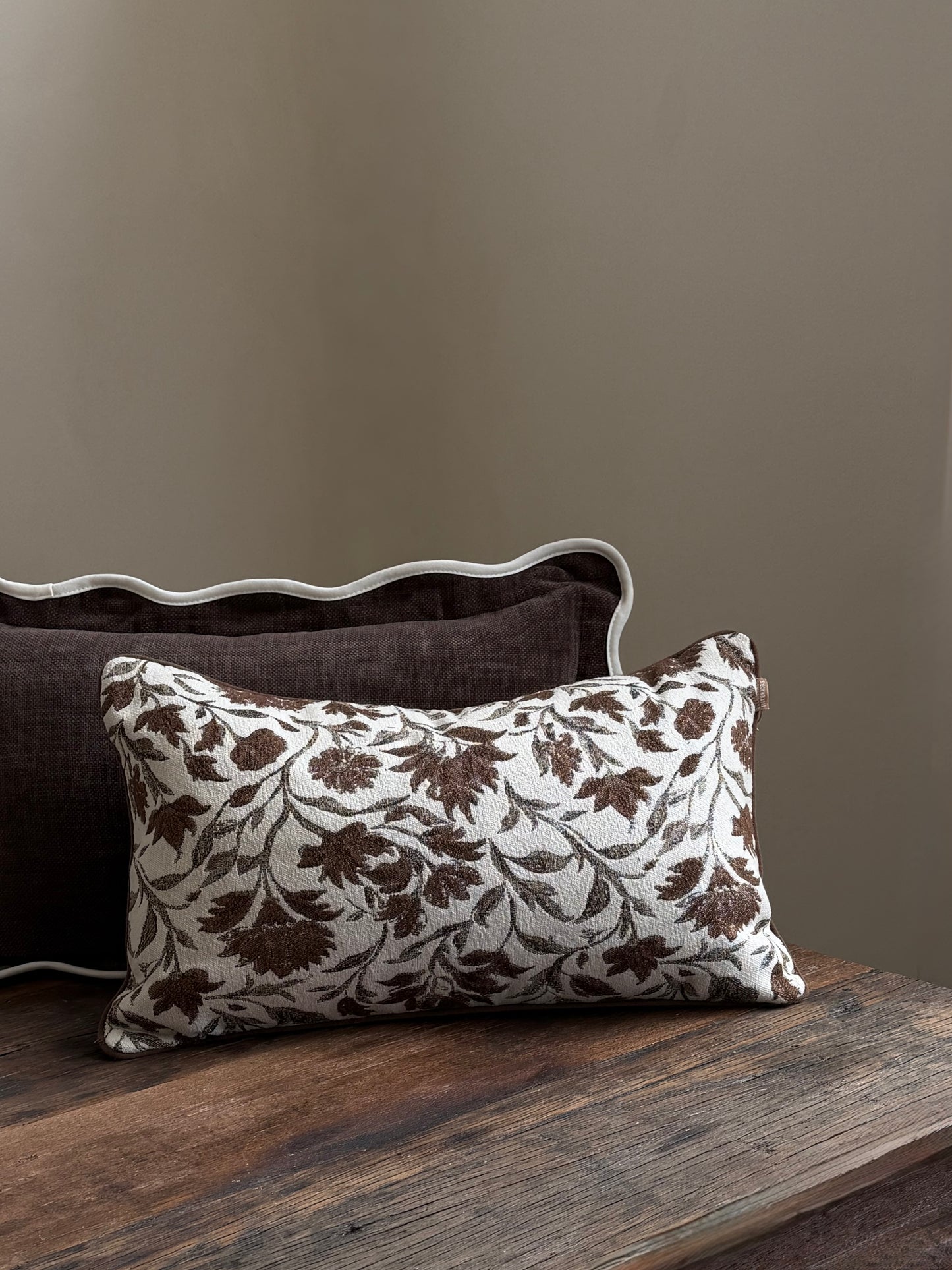 Thea - bruine print kussenhoes