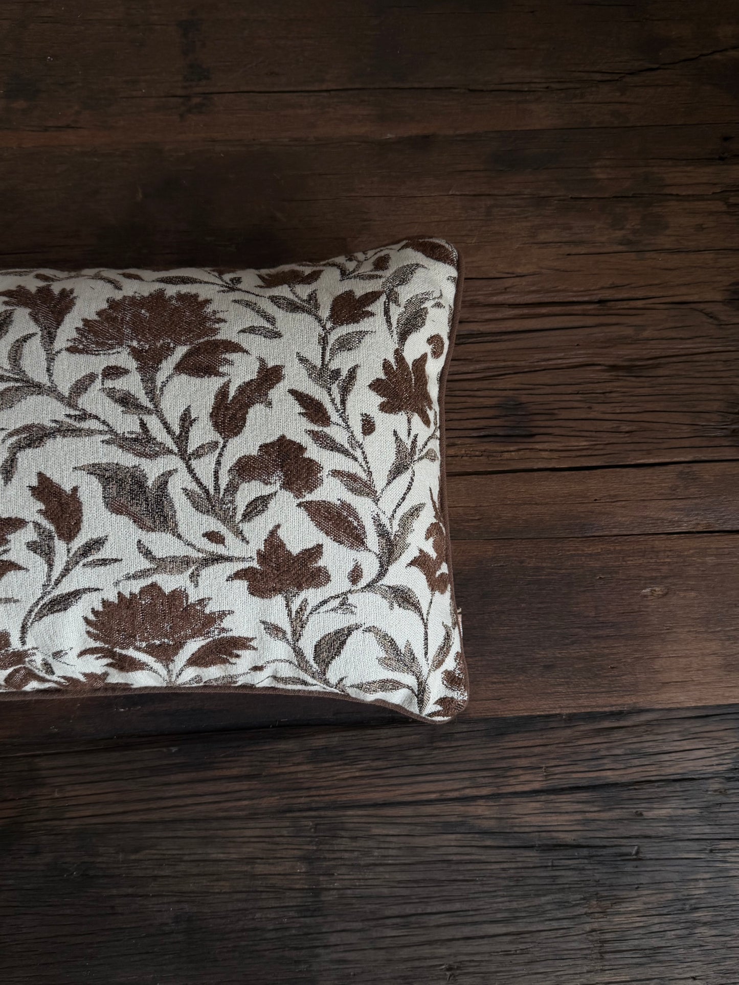 Thea - bruine print kussenhoes