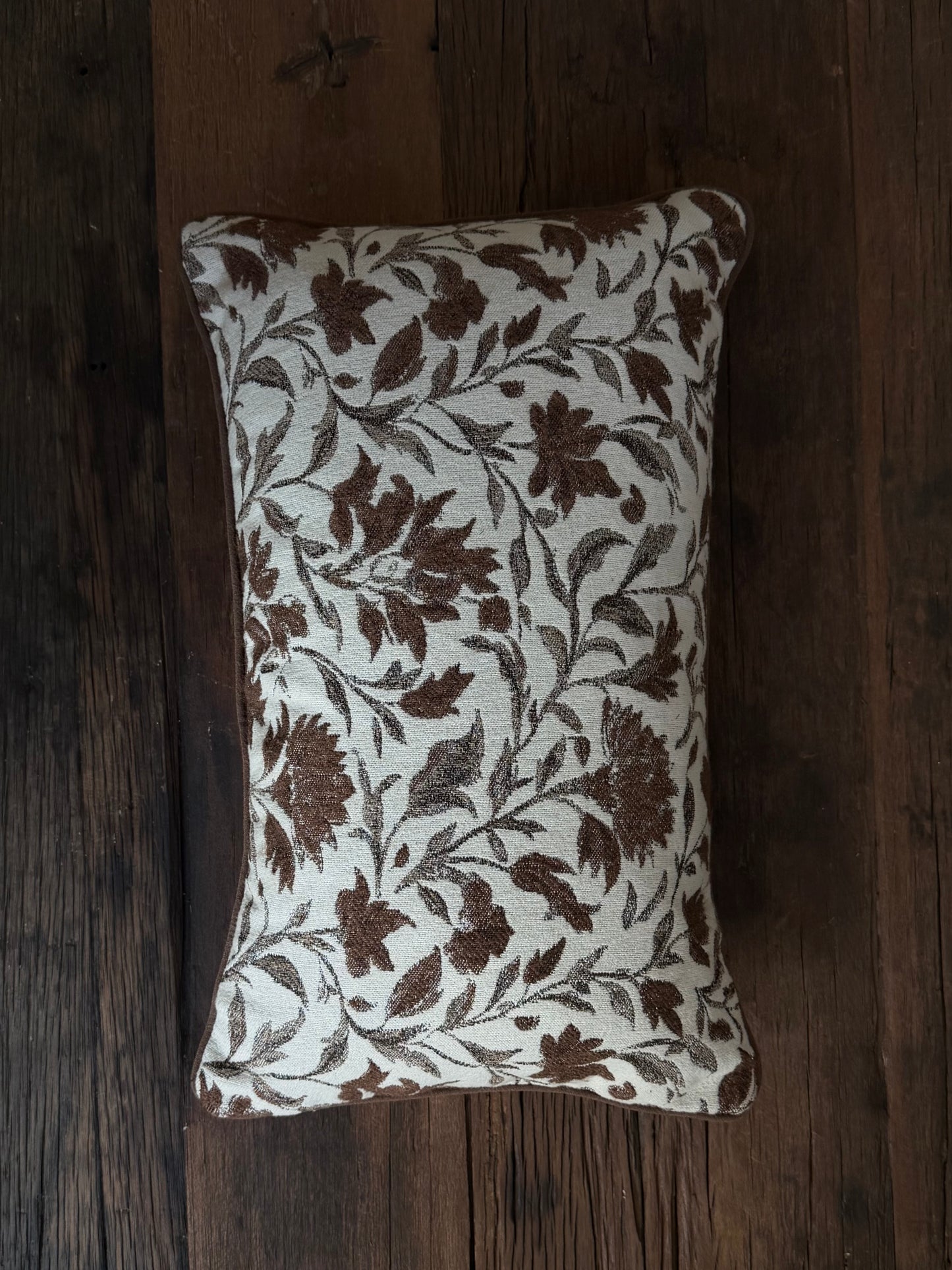Thea - bruine print kussenhoes