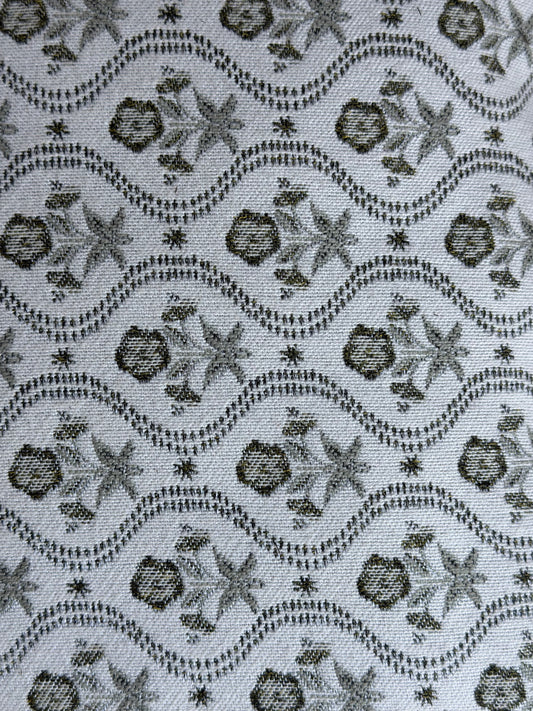 Chloe Sage - print kussenhoes met geschulpte rand