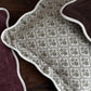 Chloe Sage - print kussenhoes met geschulpte rand