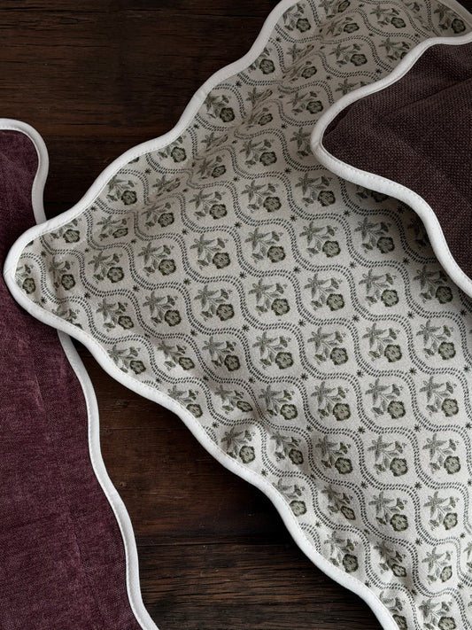 Chloe Sage - print kussenhoes met geschulpte rand