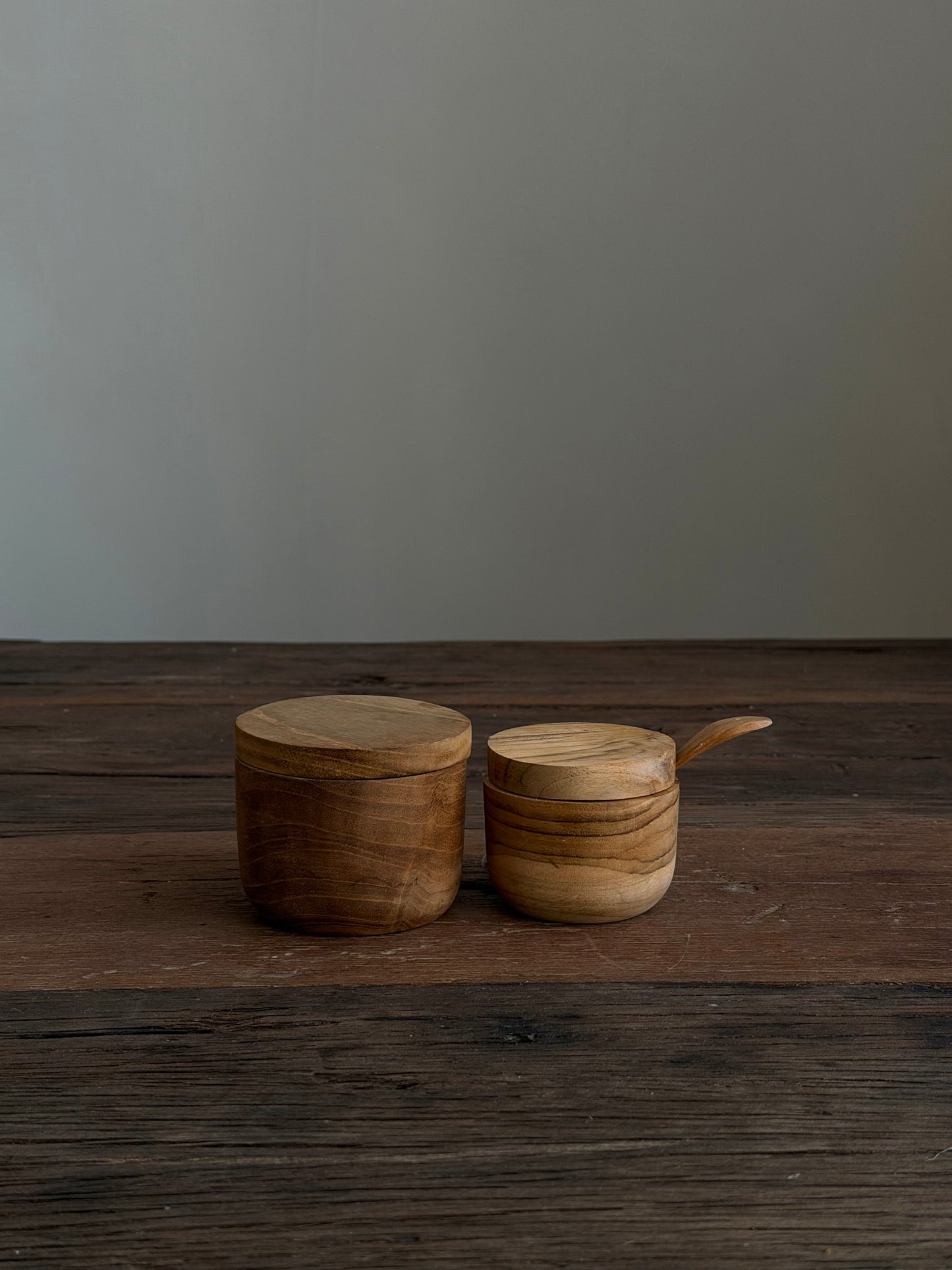 Kleine houten voorraadpotjes — set van 2