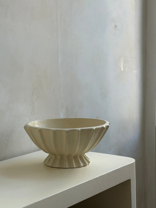 decoratieve schaal op poot