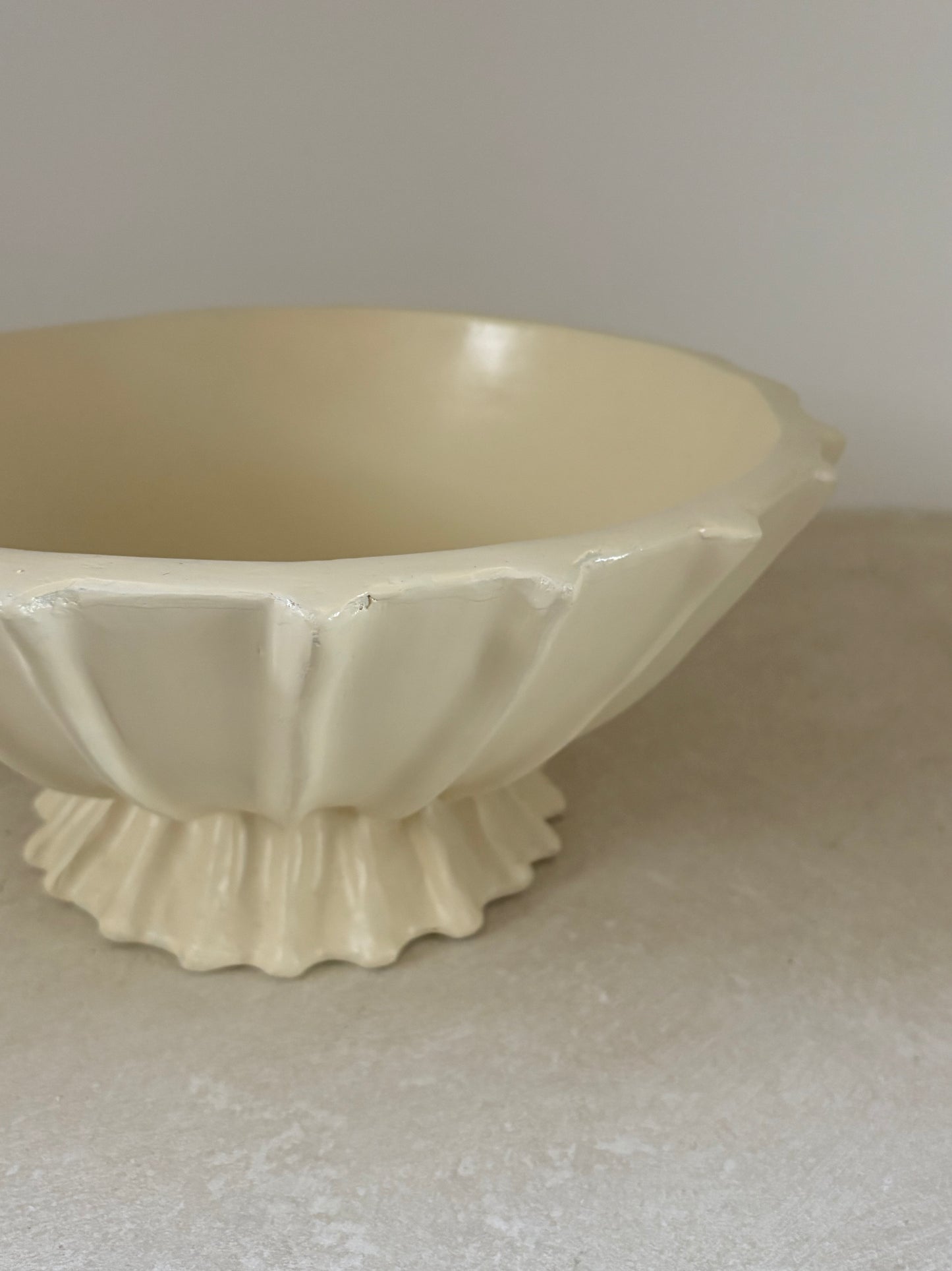 decoratieve schaal op poot