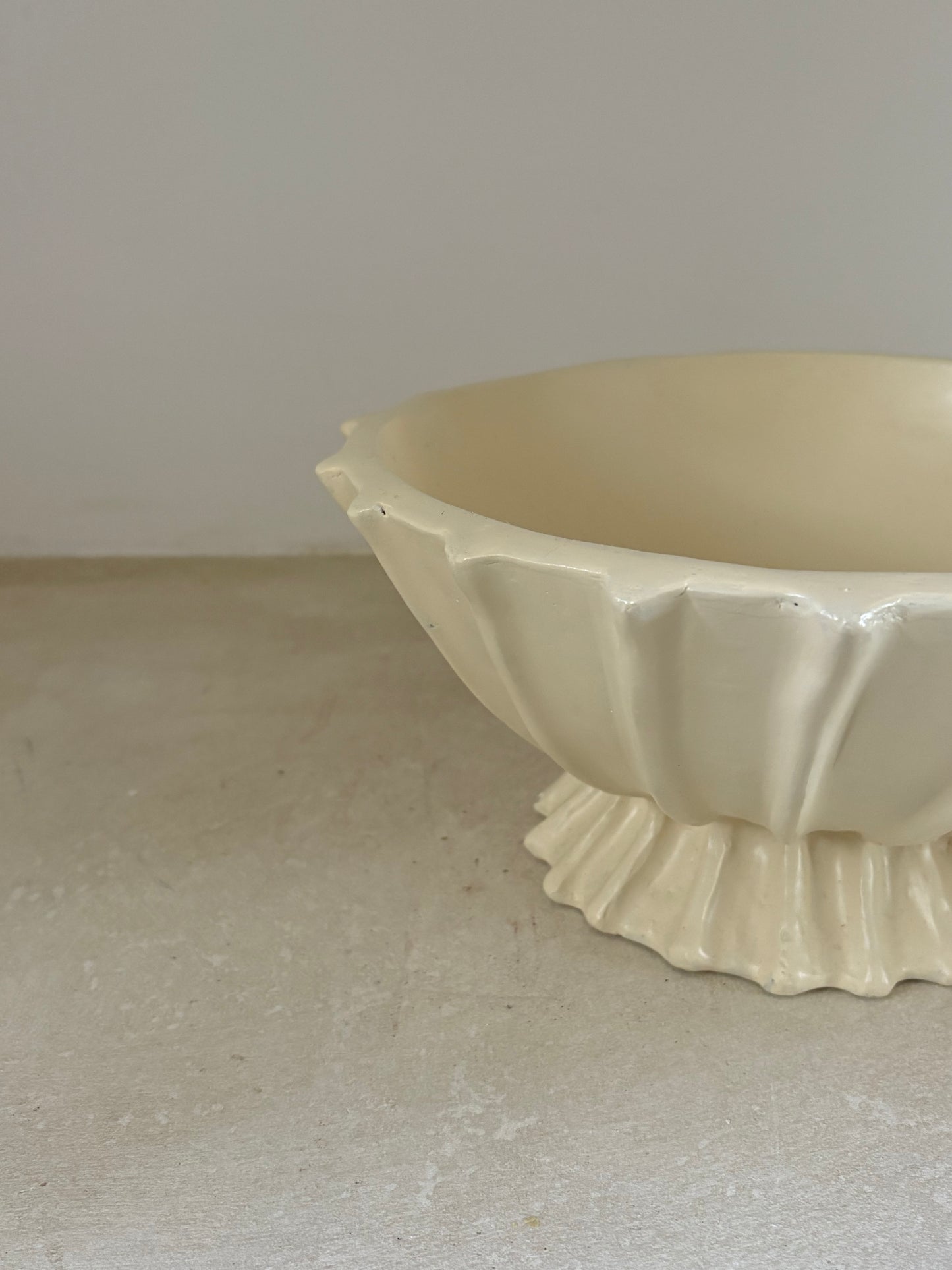decoratieve schaal op poot
