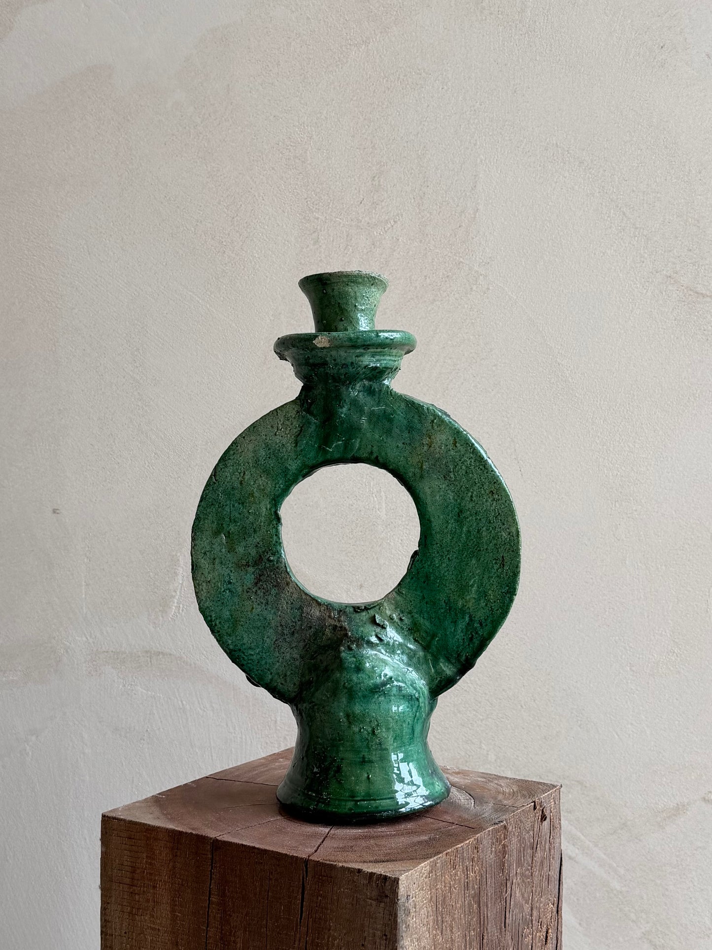 Turquoisegroene kandelaar op poot — tamegroute