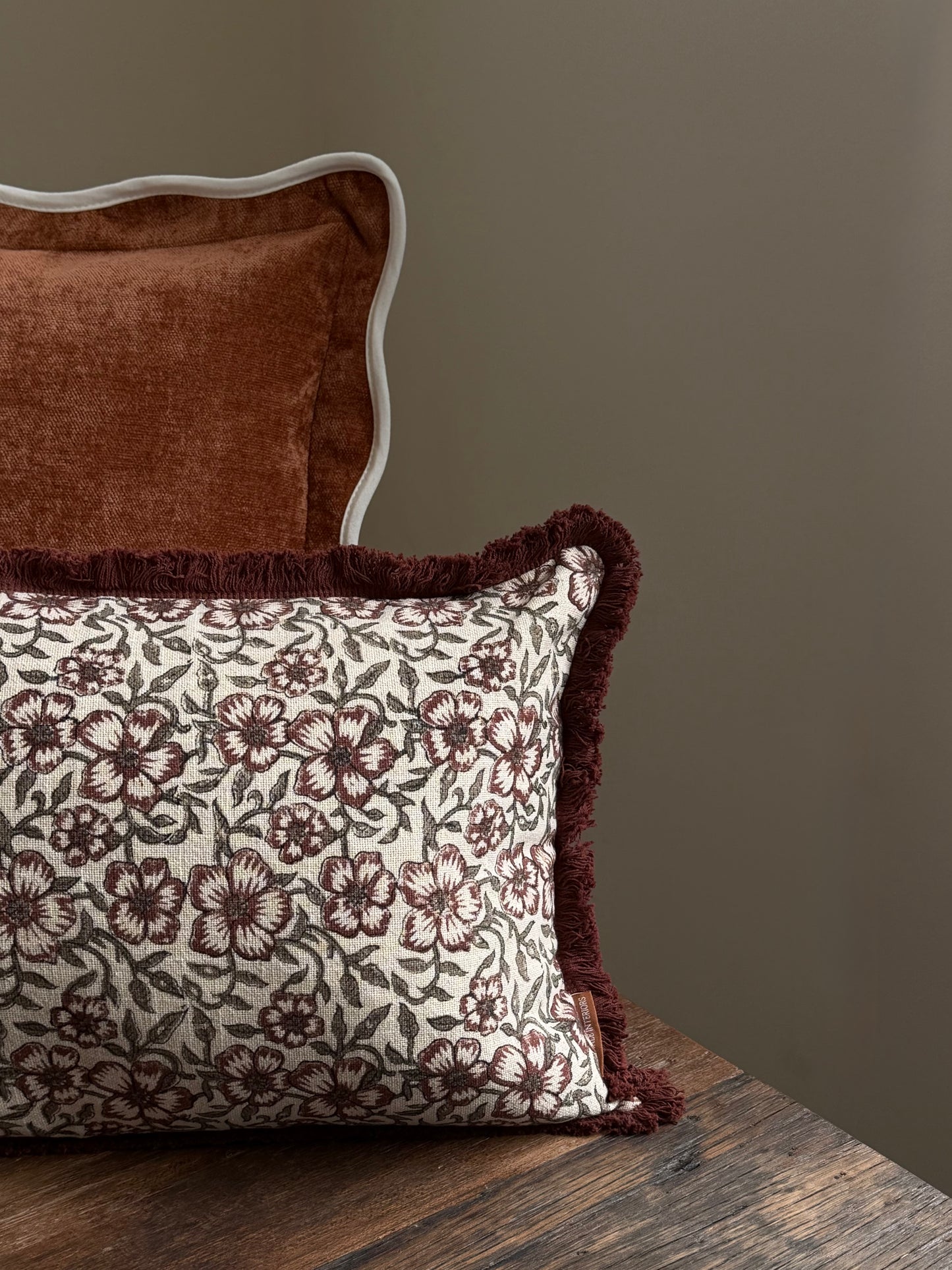 Thea - bruine print kussenhoes
